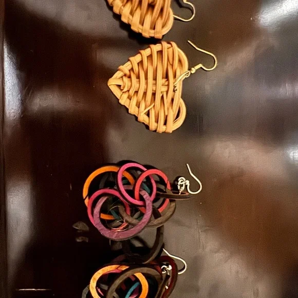 2 pair wood earrings - Picture 1 of 1